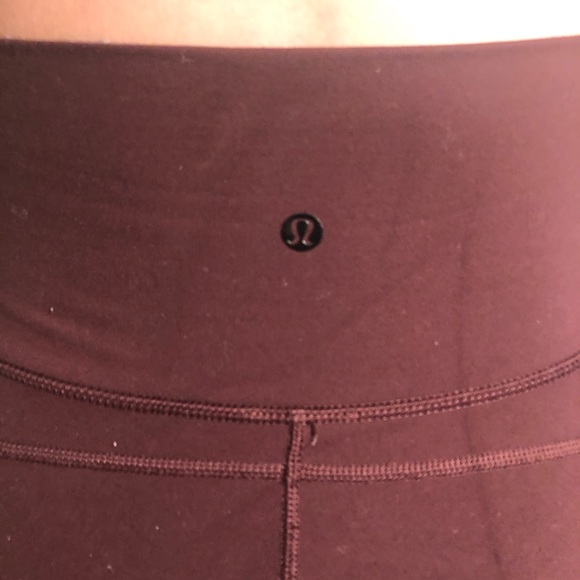Size 6 maroon Lululemon leggings - Picture 4 of 4
